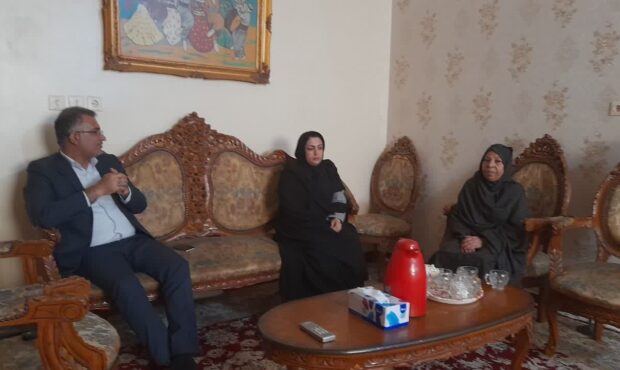 دیدار رئیس بنیاد شهید بندرعباس با 4 خانواده ایثارگر دیدار رئیس بنیاد شهید بندرعباس با 4 خانواده ایثارگر