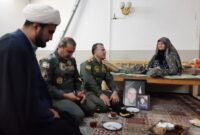 گوشهای از دیدار فرماندهان هوانیروز با خانواده شهدا گوشهای از دیدار فرماندهان هوانیروز با خانواده شهدا