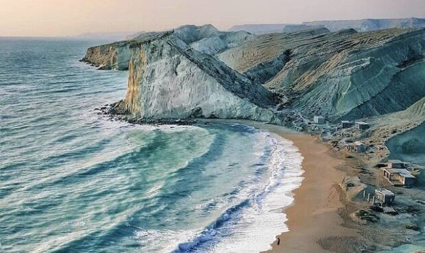 خاک جنوب، طلاست؛ برای رونق گردشگری در هرمزگان هم‌دست شویم