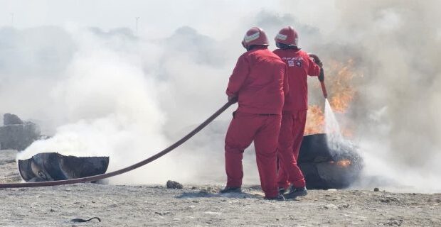 برگزاری اولین مانور امداد و نجات و اطفاء حریق در بندر سیریک برگزاری اولین مانور امداد و نجات و اطفاء حریق در بندر سیریک
