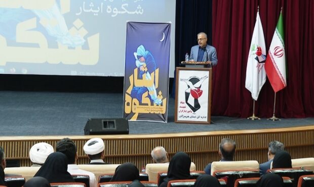 قدردانی از مادران و همسران شهدا در هرمزگان قدردانی از مادران و همسران شهدا در هرمزگان