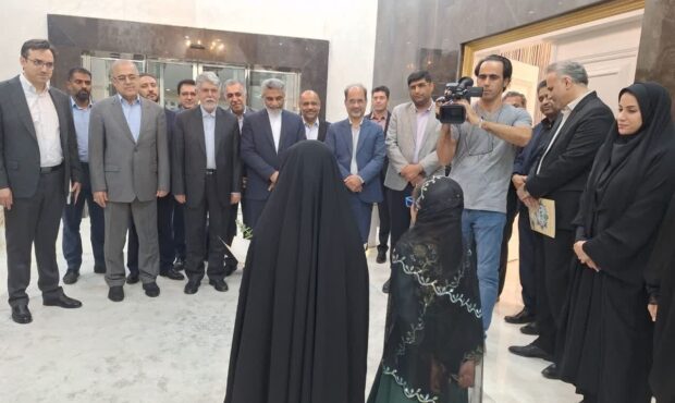 وزیر فرهنگ و ارشاد اسلامی وارد بندرعباس شد وزیر فرهنگ و ارشاد اسلامی وارد بندرعباس شد