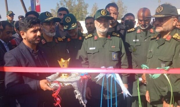 طرح بهسازی معابر «جزیره هرمز» با حضور فرماندهکل سپاه به بهرهبرداری رسید طرح بهسازی معابر «جزیره هرمز» با حضور فرماندهکل سپاه به بهرهبرداری رسید