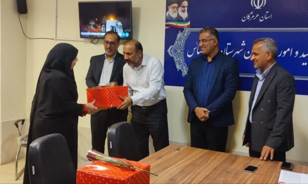 تجلیل از بانوان شاغل در بنیاد شهید و امور ایثارگران شهرستان بندرعباس