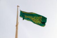 اهتزاز پرچم منقش به نام مبارک حضرت رضا(ع) در جزیره ایرانی
