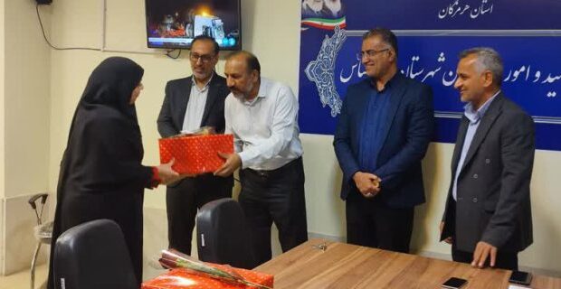 تجلیل از بانوان شاغل در بنیاد شهید و امور ایثارگران شهرستان بندرعباس