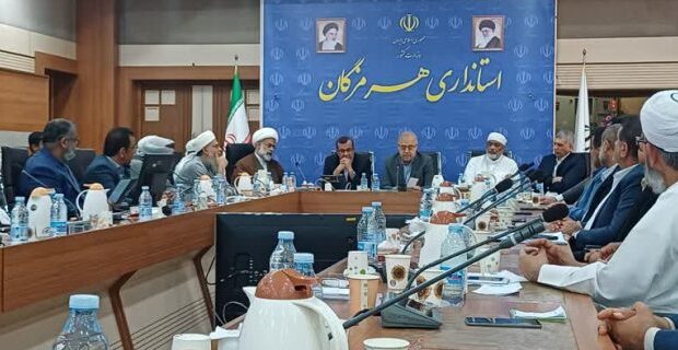 نشست جامعه اهل سنت هرمزگان با استاندار هرمزگان برگزار شد نشست جامعه اهل سنت هرمزگان با استاندار هرمزگان برگزار شد