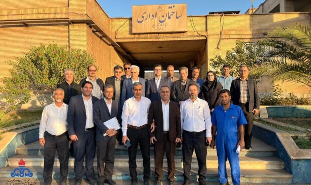 معاون وزیر نفت از انبار نفت شهید رجایی بندرعباس بازدید کرد معاون وزیر نفت از انبار نفت شهید رجایی بندرعباس بازدید کرد