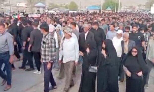 تشییع پیکر جانباز آزاده اسدالله رنجبری در میناب تشییع پیکر جانباز آزاده اسدالله رنجبری در میناب