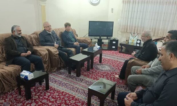 نظام جمهوری اسلامی میراث ماندگار خون شهیدان است نظام جمهوری اسلامی میراث ماندگار خون شهیدان است