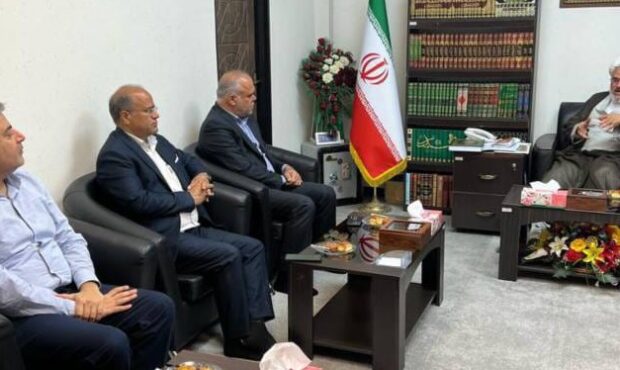 نشست نوروزی مدیرکل راهداری و حمل و نقل جاده ای هرمزگان با نماینده ولی فقیه استان نشست نوروزی مدیرکل راهداری و حمل و نقل جاده ای هرمزگان با نماینده ولی فقیه استان