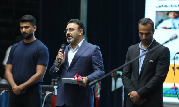 اتشنشان داوطلب از تهران در پی انفجار بندر شهید رجایی تقدیر شد
