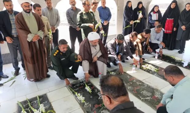 غبارروبی گلزار شهدای گمنام در شهرستان حاجی آباد غبارروبی گلزار شهدای گمنام در شهرستان حاجی آباد