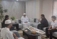 دیدار مدیرعامل موسسه طلوع بی‌نشان‌ها با امام جمعه اهل سنت بندرعباس