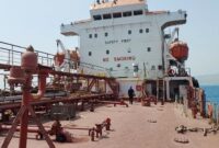 یک کشتی نفتکش خارجی به اتهام حمل ۲ میلیون لیتر سوخت قاچاق در دریای عمان توقیف شد یک کشتی نفتکش خارجی به اتهام حمل ۲ میلیون لیتر سوخت قاچاق در دریای عمان توقیف شد