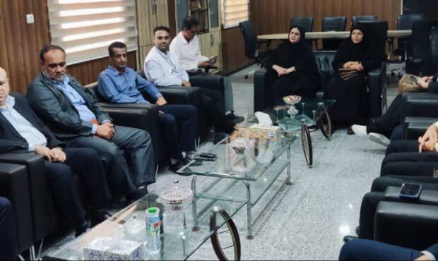 دیدار رئیس و جمعی ازکارکنان بهزیستی وتامین اجتماعی بافرماندار شهرستان خمیر
