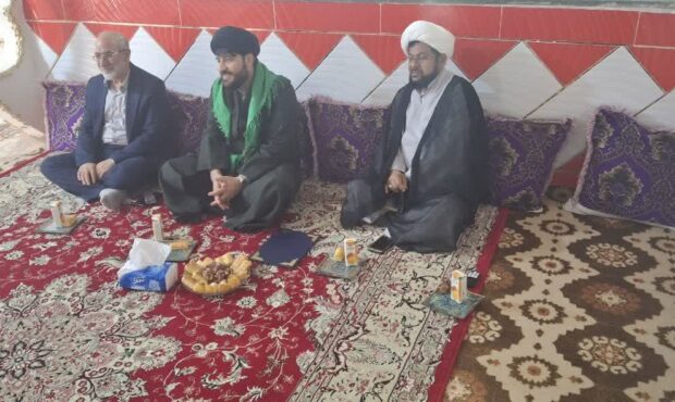 دیدار مسئولان شهرستان میناب با خانوادههای معظم شهدا دیدار مسئولان شهرستان میناب با خانوادههای معظم شهدا
